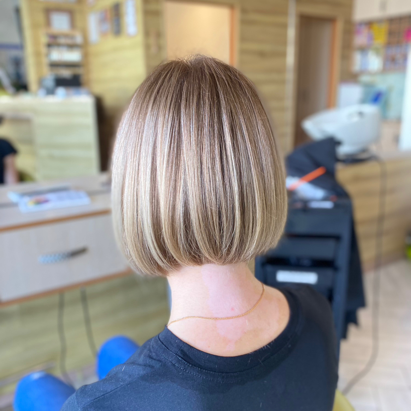 Окрашивание в один тон + стрижка