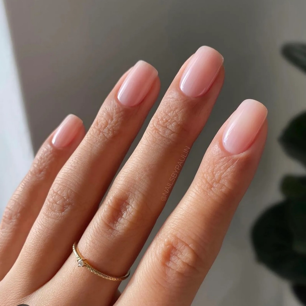 old money  manicure