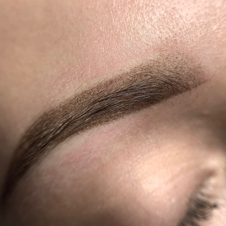 Перманентный макияж бровей