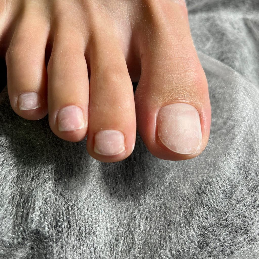 Обработка пальчиков ног без покрытия.