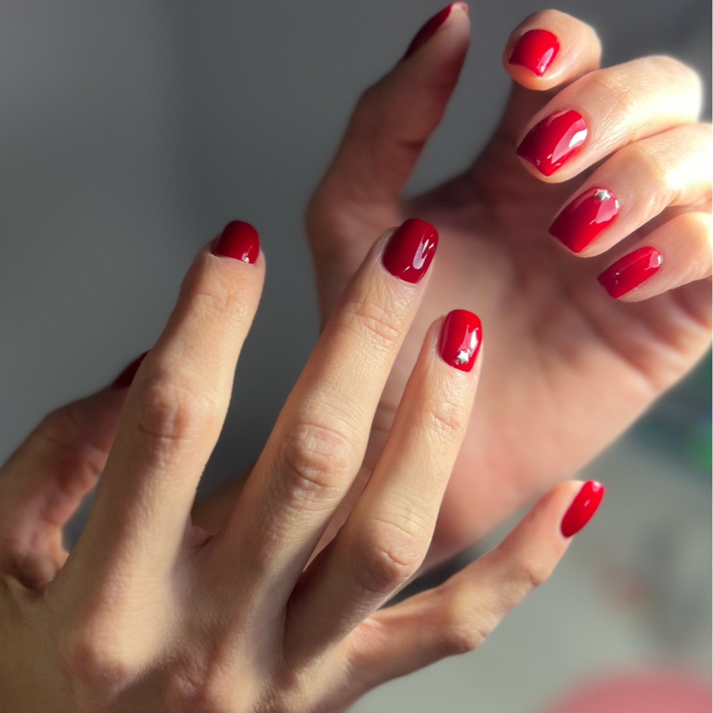 Маникюр с покрытием гель-лак