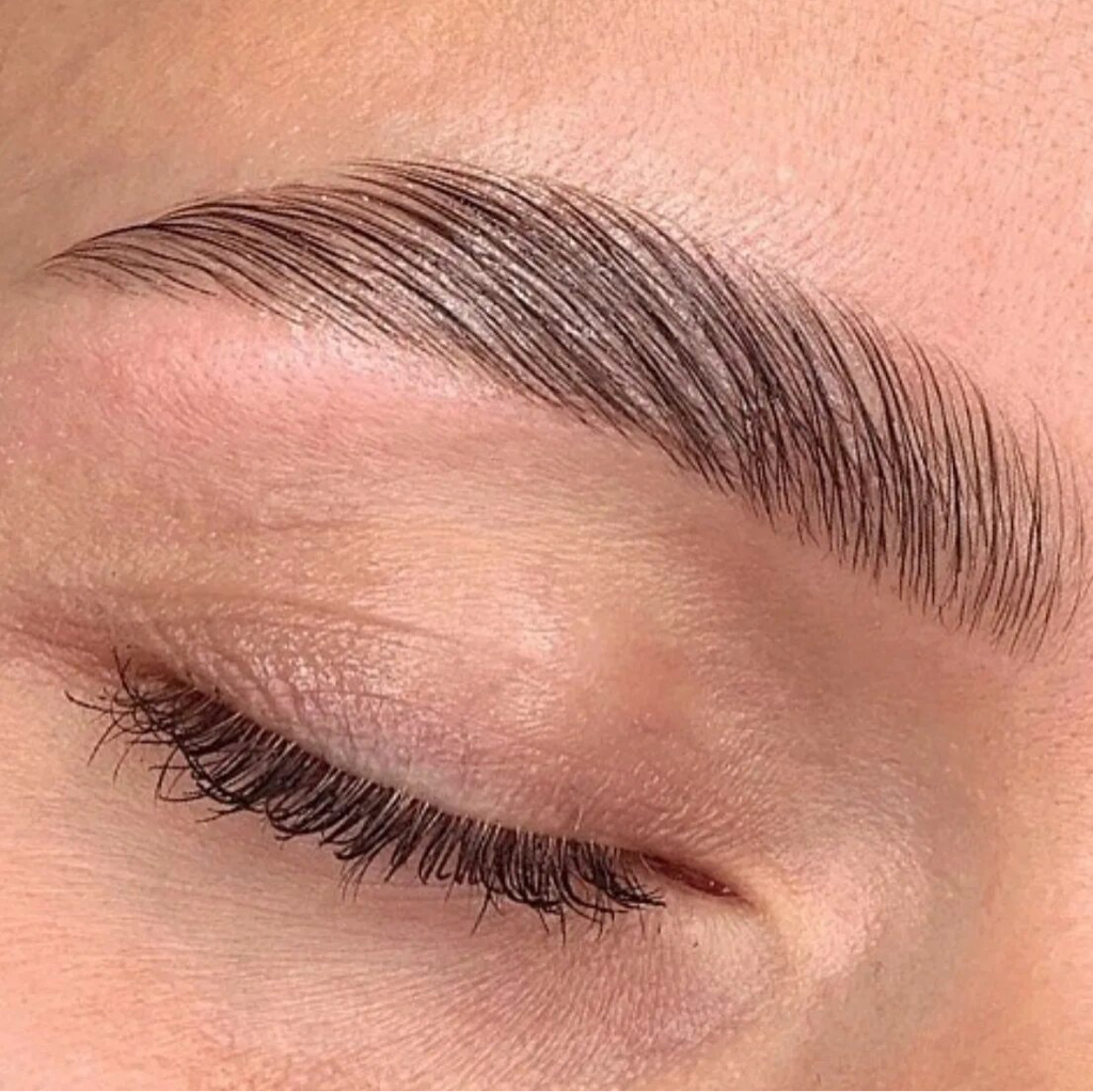 ОКРАШИВАНИЕ БРОВЕЙ 
(хной или краской).