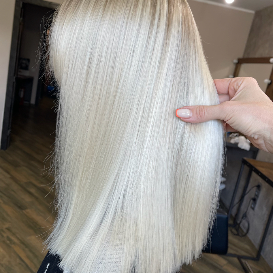 Сложное окрашивание / тотал блонд супердлинный волос парикмахер стилис без учета препаратов