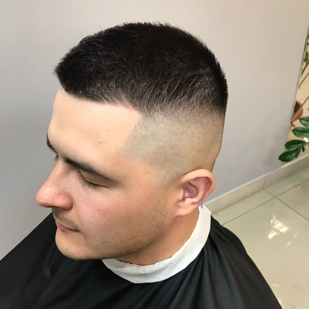 Стрижка мужская барберская включая фейд или с нуля