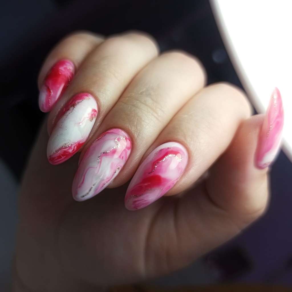 МАНИКЮР С ПОКРЫТИЕМ И ДОПОЛНИТЕЛЬНЫМ УКРЕПЛЕНИЕМ (МАСТЕР)