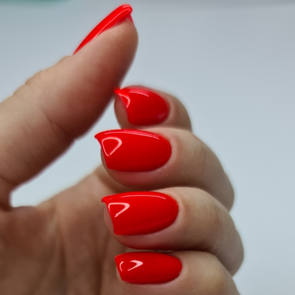 Маникюр с покрытием (однотон или простой дизайн)