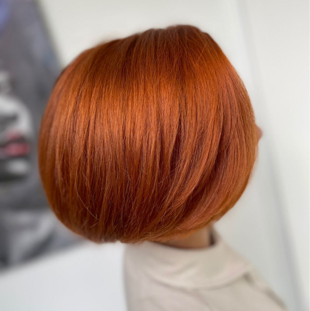 Мытье + укладка. На среднюю длину и длинные волосы. Стоимость зависит от длины и густоты волос.