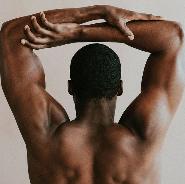 Плечи мужчины