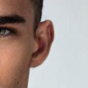 Ушные раковины мужчины