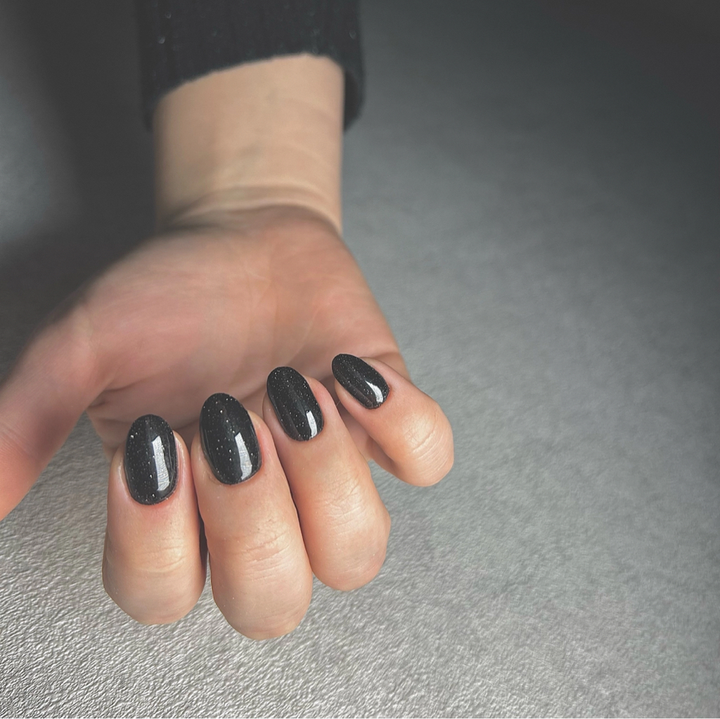 Однотонный маникюр+ укрепление