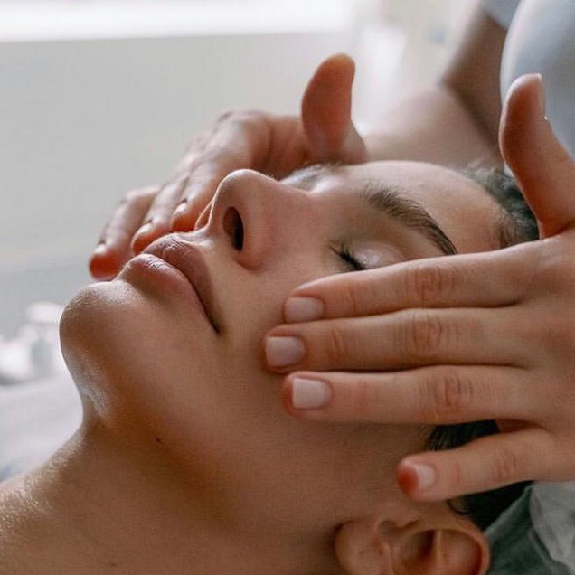 ГЕМОЛИМФАДРЕНАЖНЫЙ МАССАЖ ЛИЦА