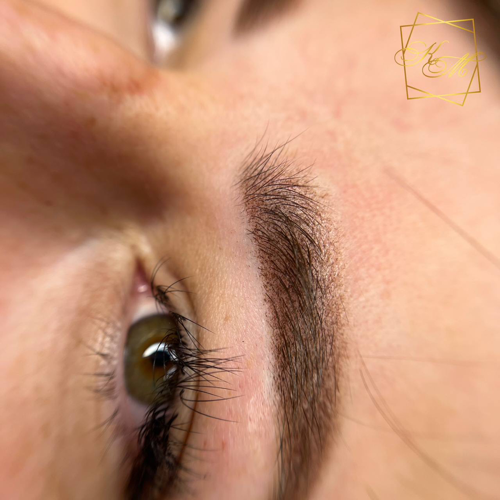 Перманентный макияж бровей