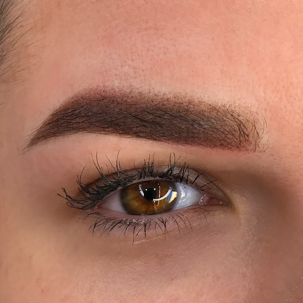 Перманентный макияж бровей