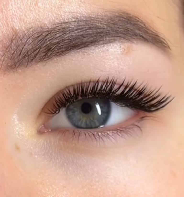 Наращивание ресниц «Мокрый эффект»