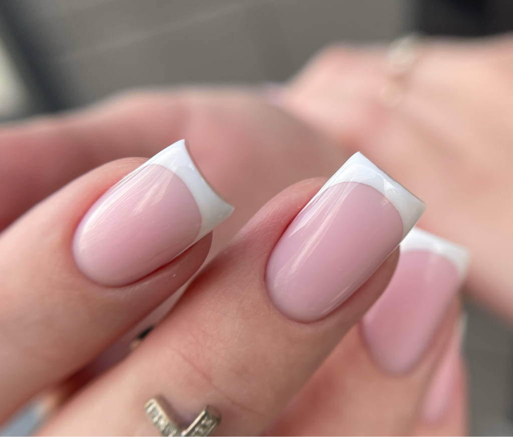 Маникюр с покрытием гель лак (френч)