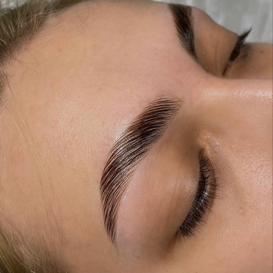 Долговременная укладка бровей с окрашиванием