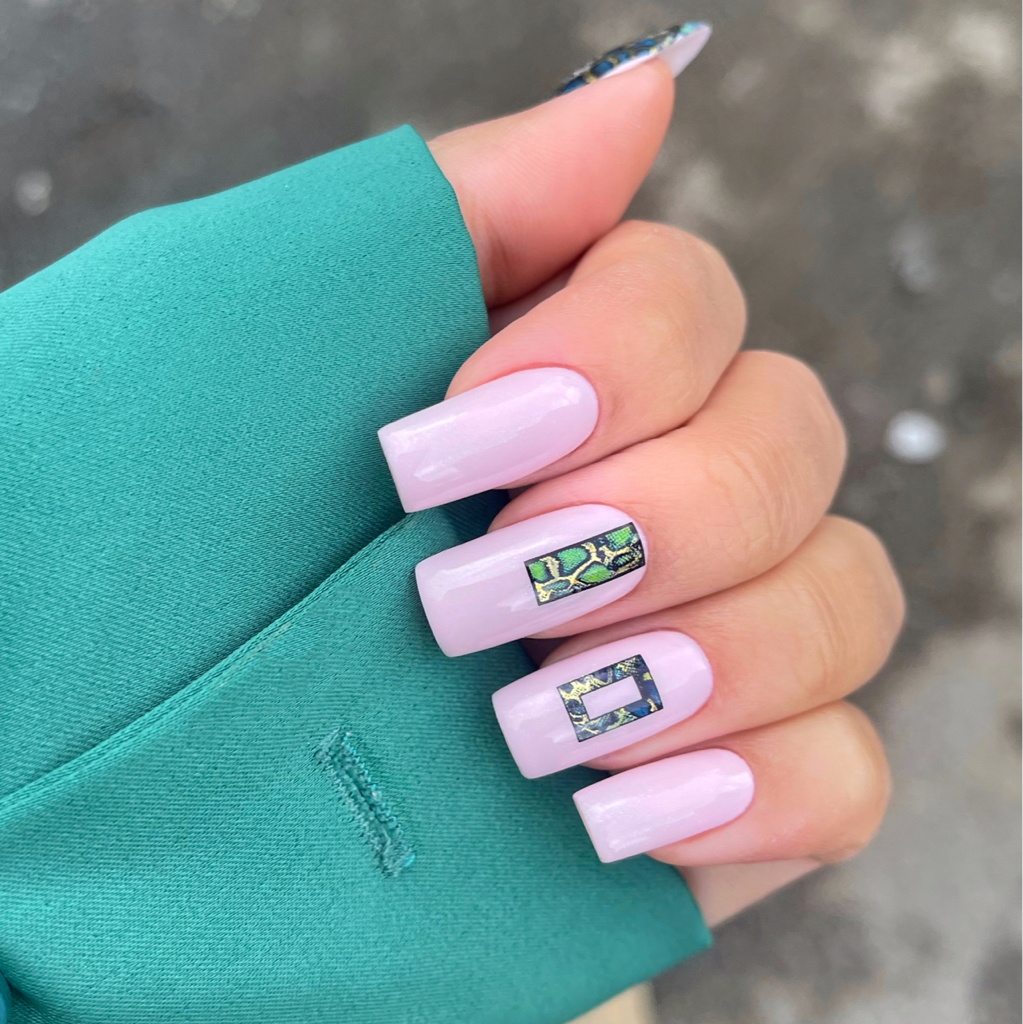 Снятие+маникюр с однотонным покрытием.