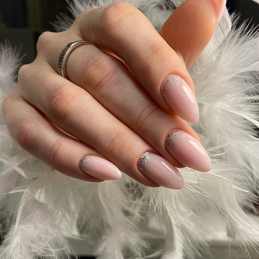 Маникюр с покрытием и дизайном