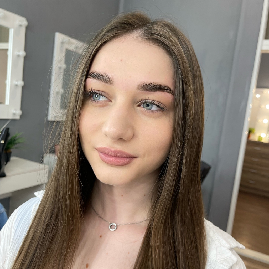 Коррекция бровей