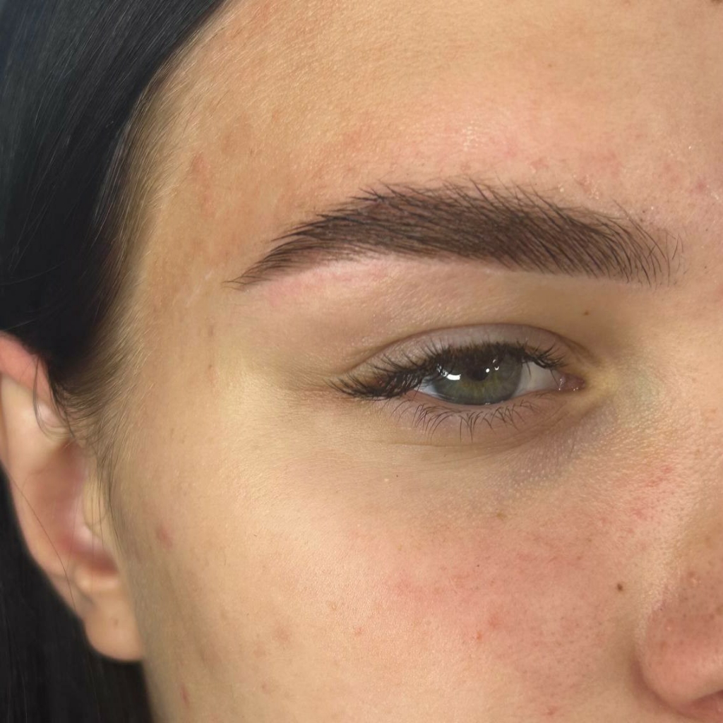 Окрашивание бровей