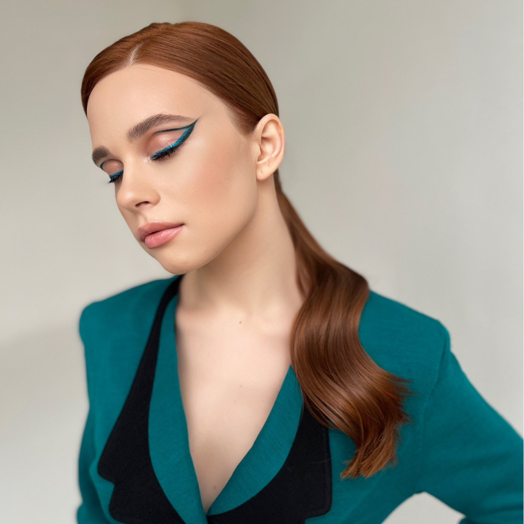 Корни/тонирование Окрашивание прикорневой зоны отдельно/ Однотонное окрашивание/ тонирование всех волос (молекулярный уход и стрижка включены в стоимо