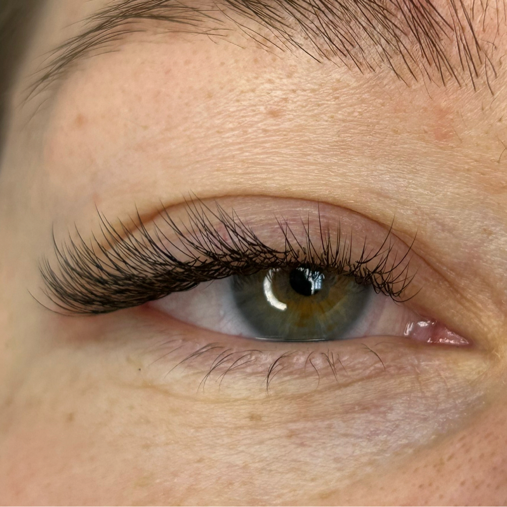 Наращивание ресниц 1,5д