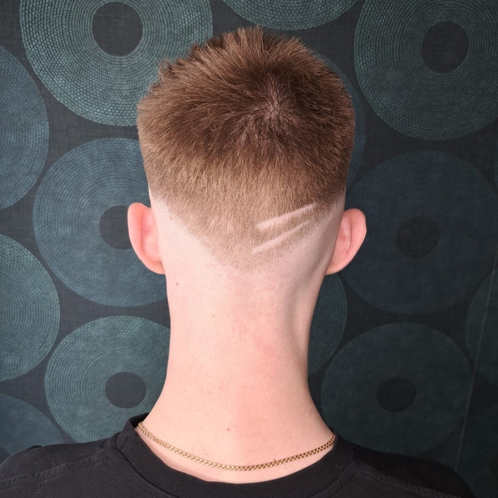 Мужская креативная стрижка (Мытье, стрижка и стайлинг).