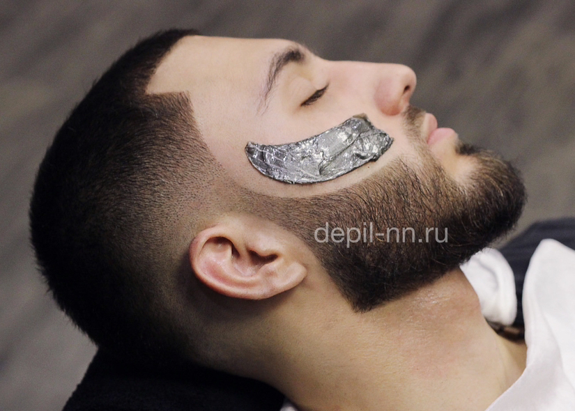 Коррекция бороды плёночным воском для мужчин