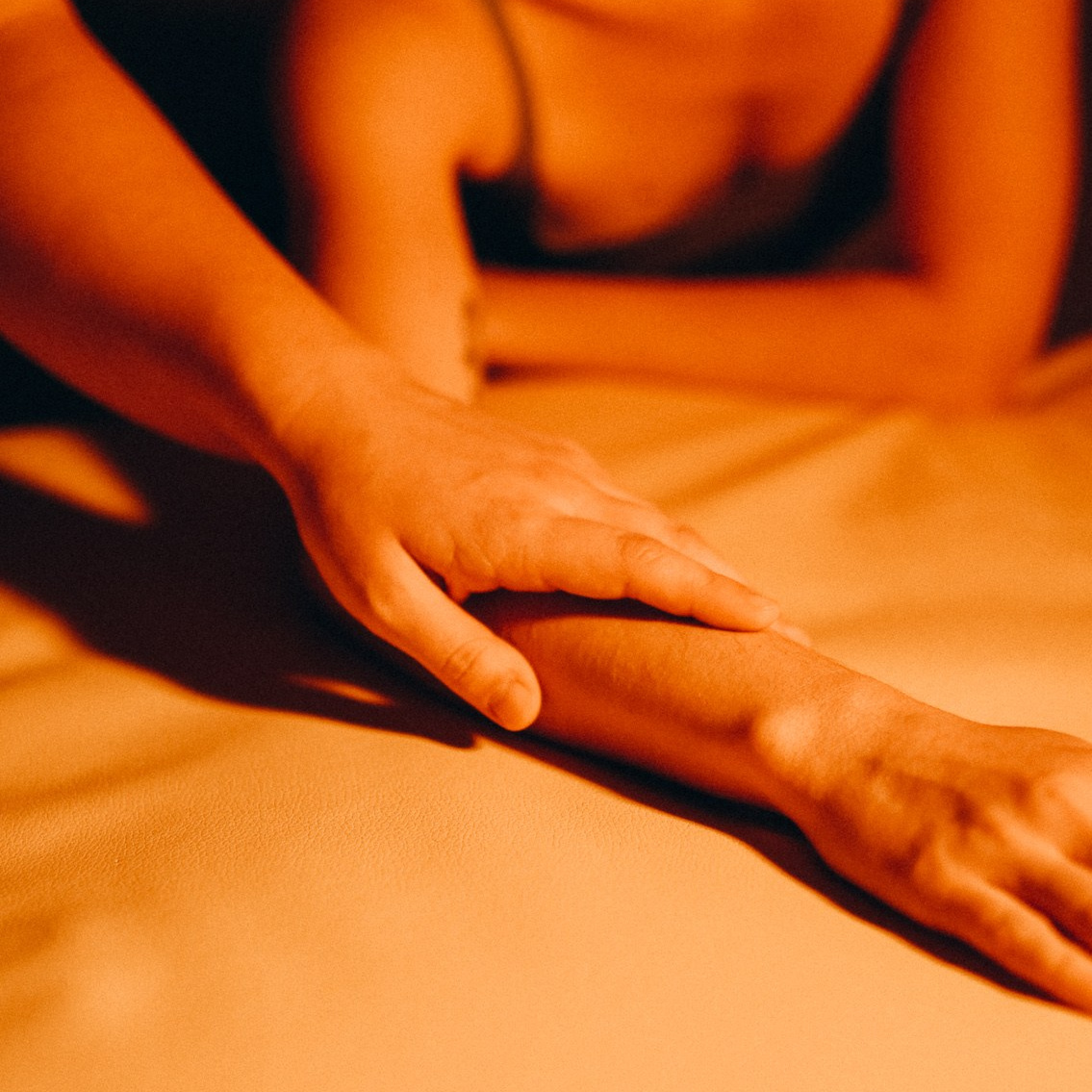 По вторникам и четвергам - 3300 60 минут