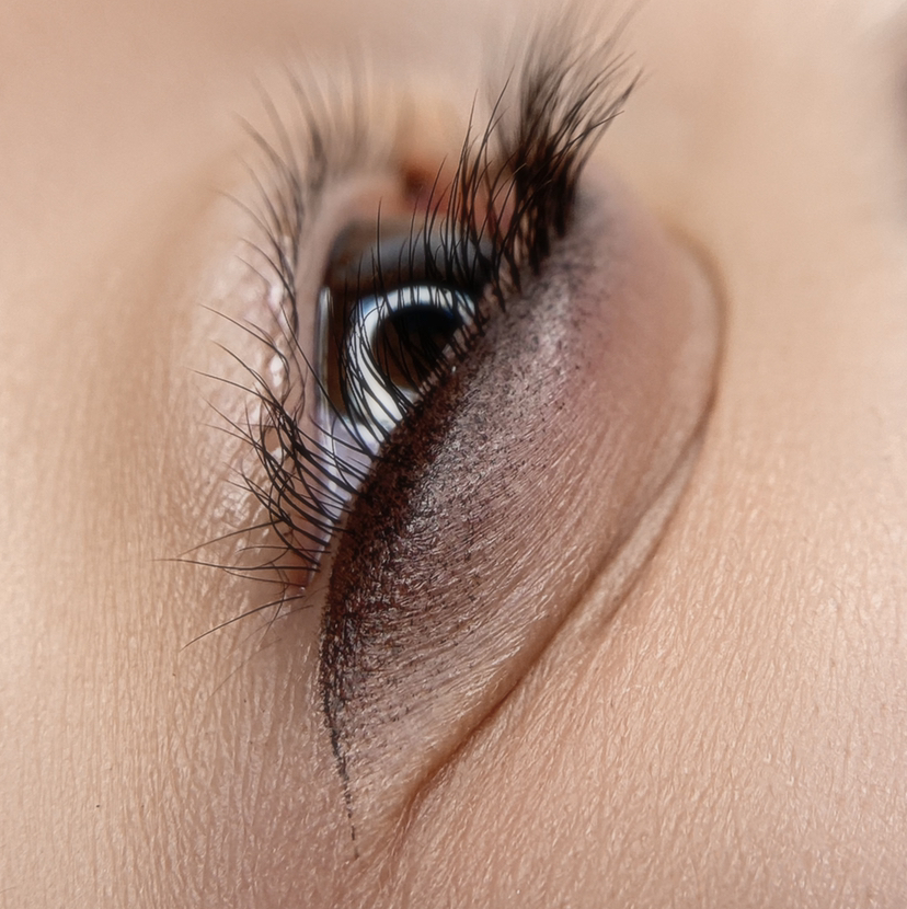 Перманентный макияж глаз (стрелочка)