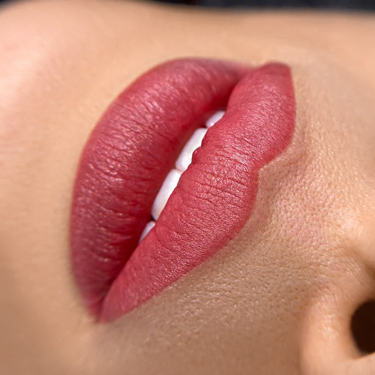 Перманентный макияж губ