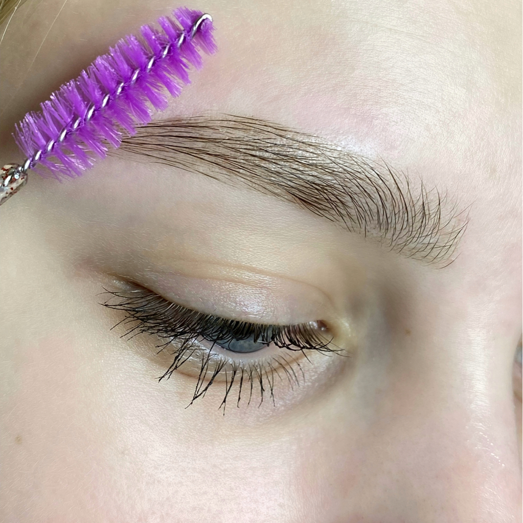 Окрашивание бровей