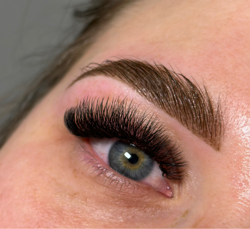 Наращивание ресниц 3D