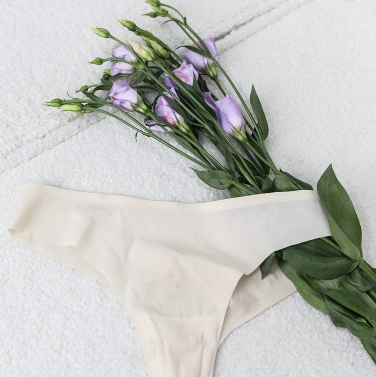 «Queen» (депиляция бикини + полная процедура)