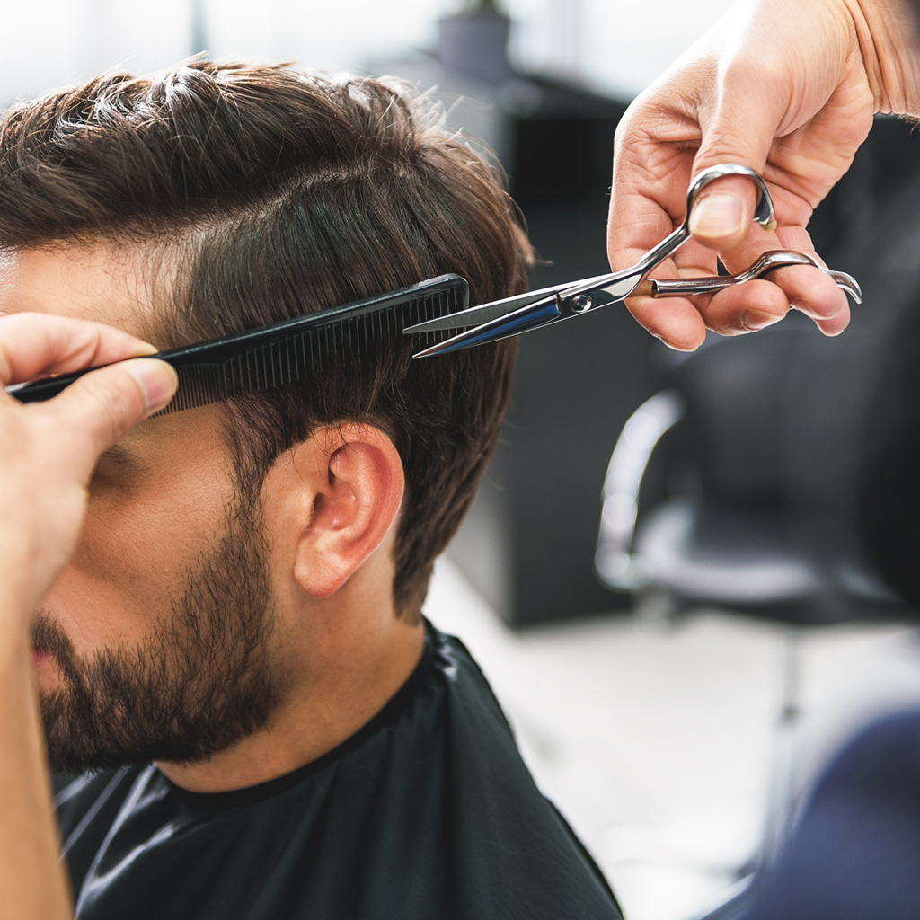 Стрижка мужская ножницы
