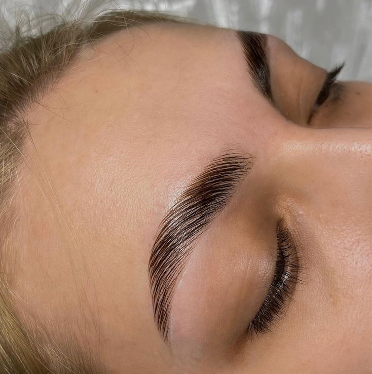 Коррекция бровей