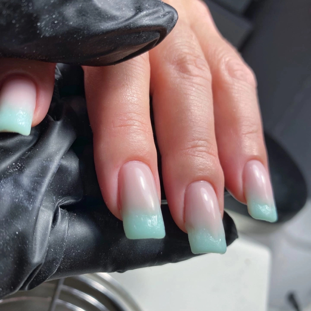 Ремонт ногтя вне маникюра