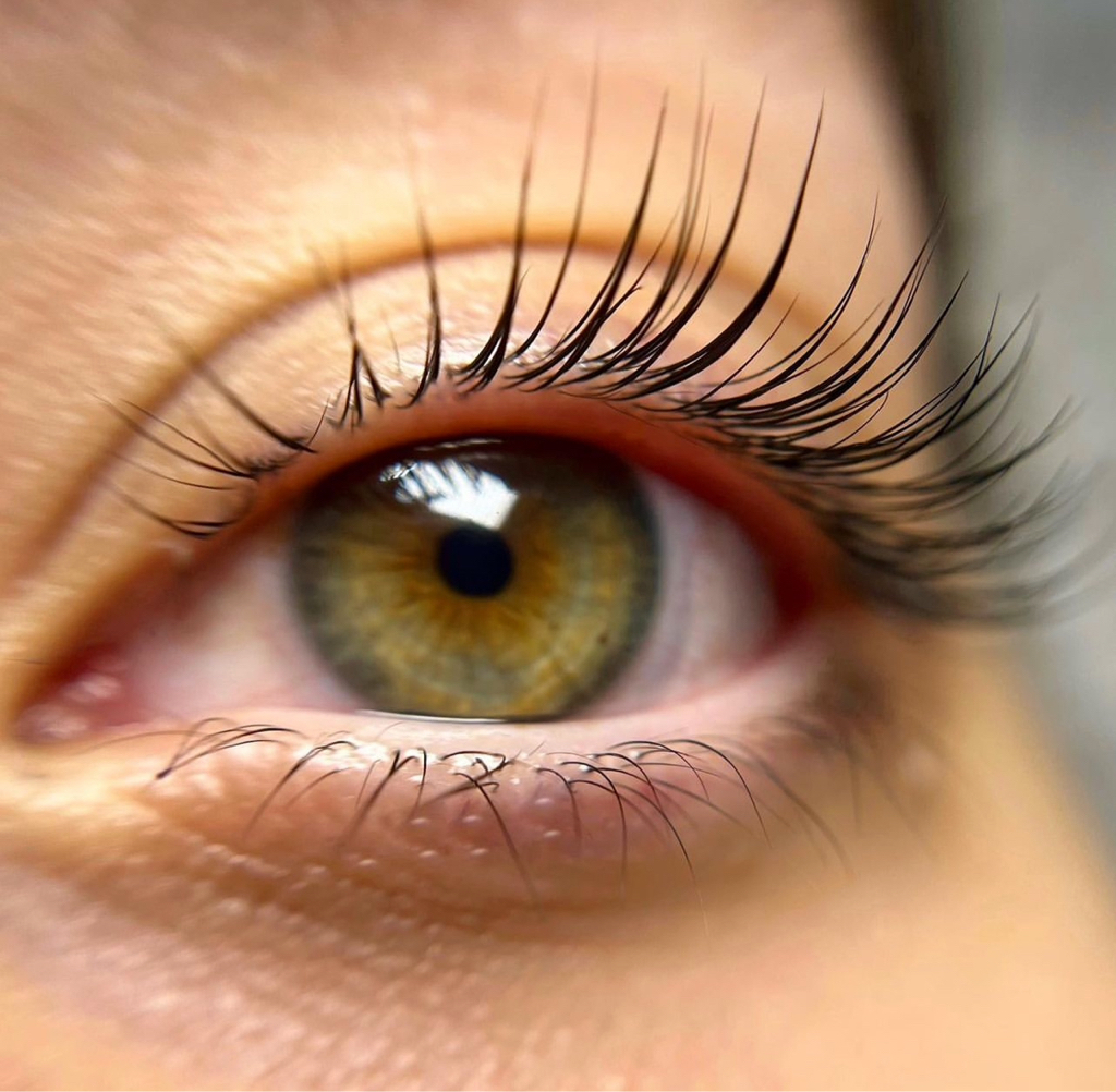 Ламинирование ресниц с ботоксом (окрашивание ресниц входит)