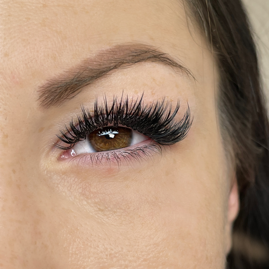 Наращивание ресниц 4D