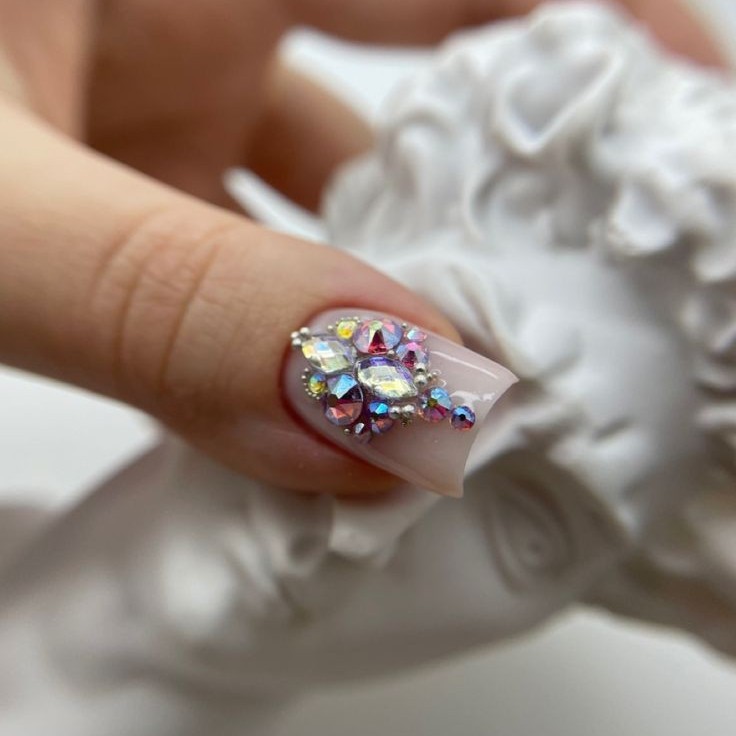 Инкрустация стразами