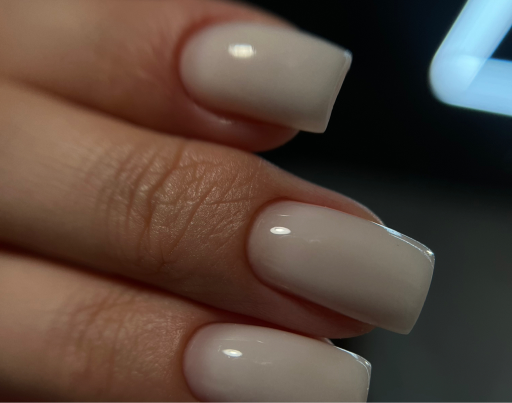 Маникюр с покрытием гель-лак + укрепление гелем без изменения формы (простая коррекция)