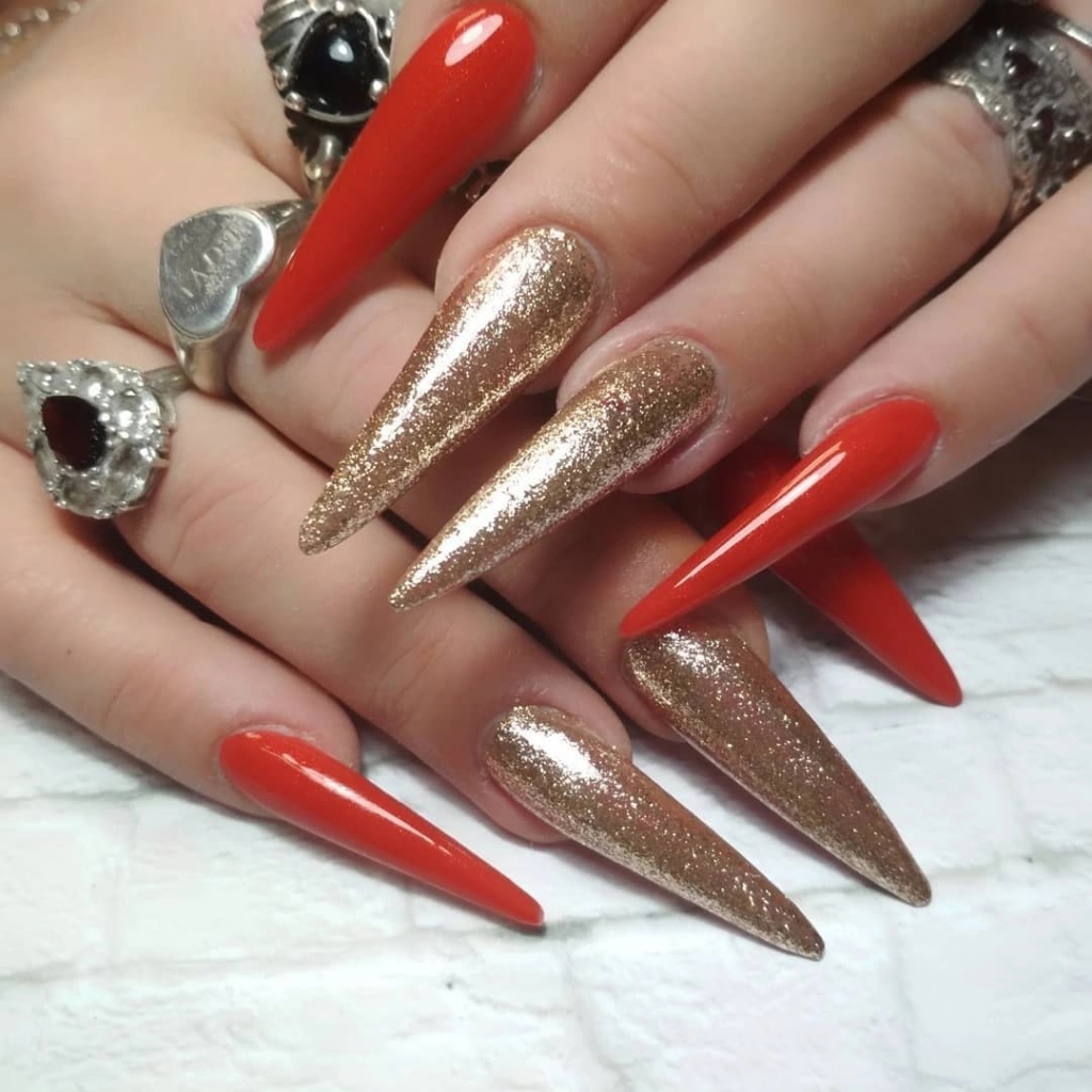 Наращивание ногтей гелем  стоимость указана за короткие