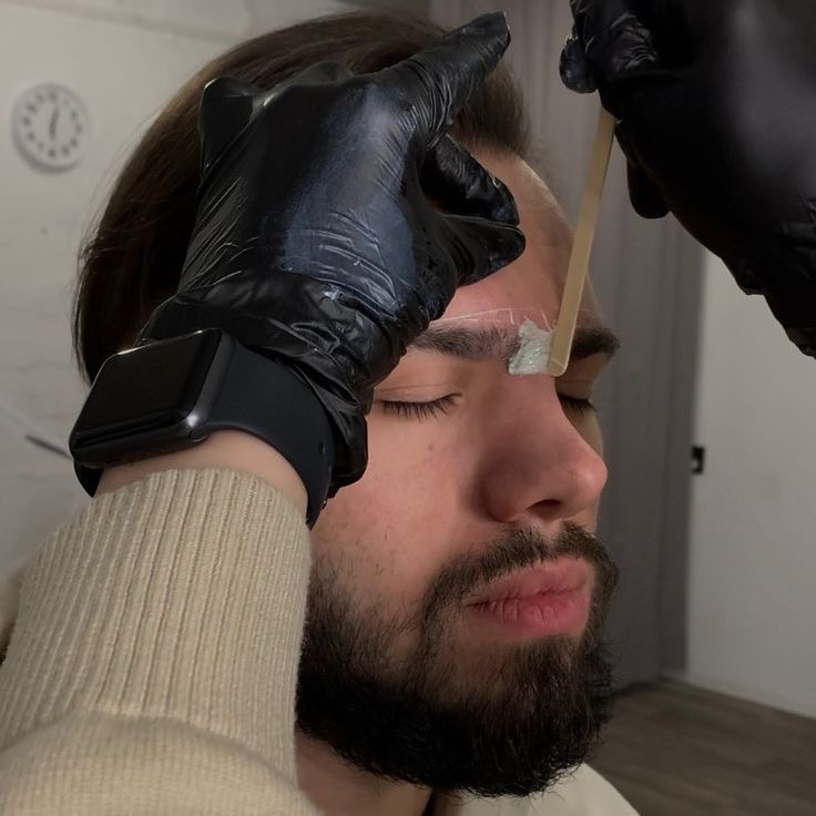 Мужская коррекция бровей