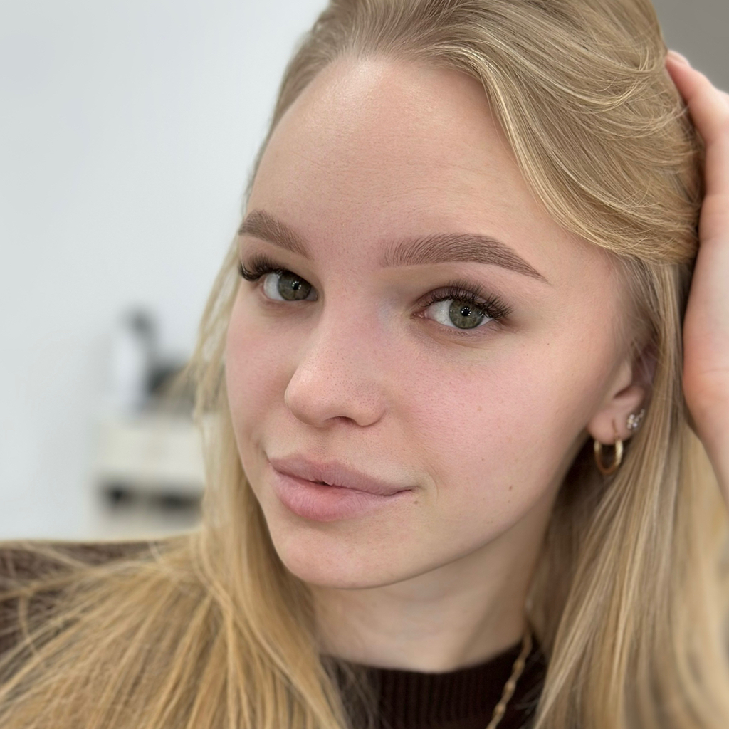 Коррекция и окрашивание бровей краской