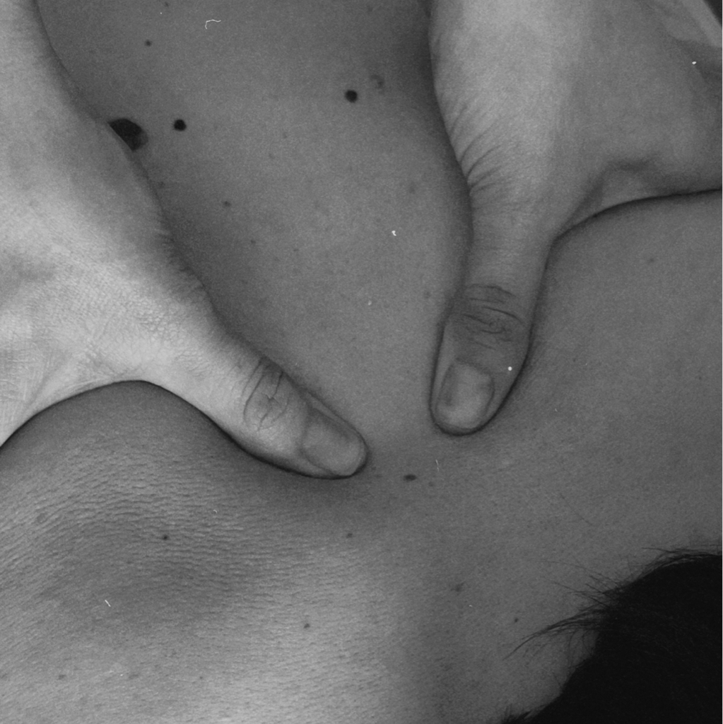 Массажный уход спины