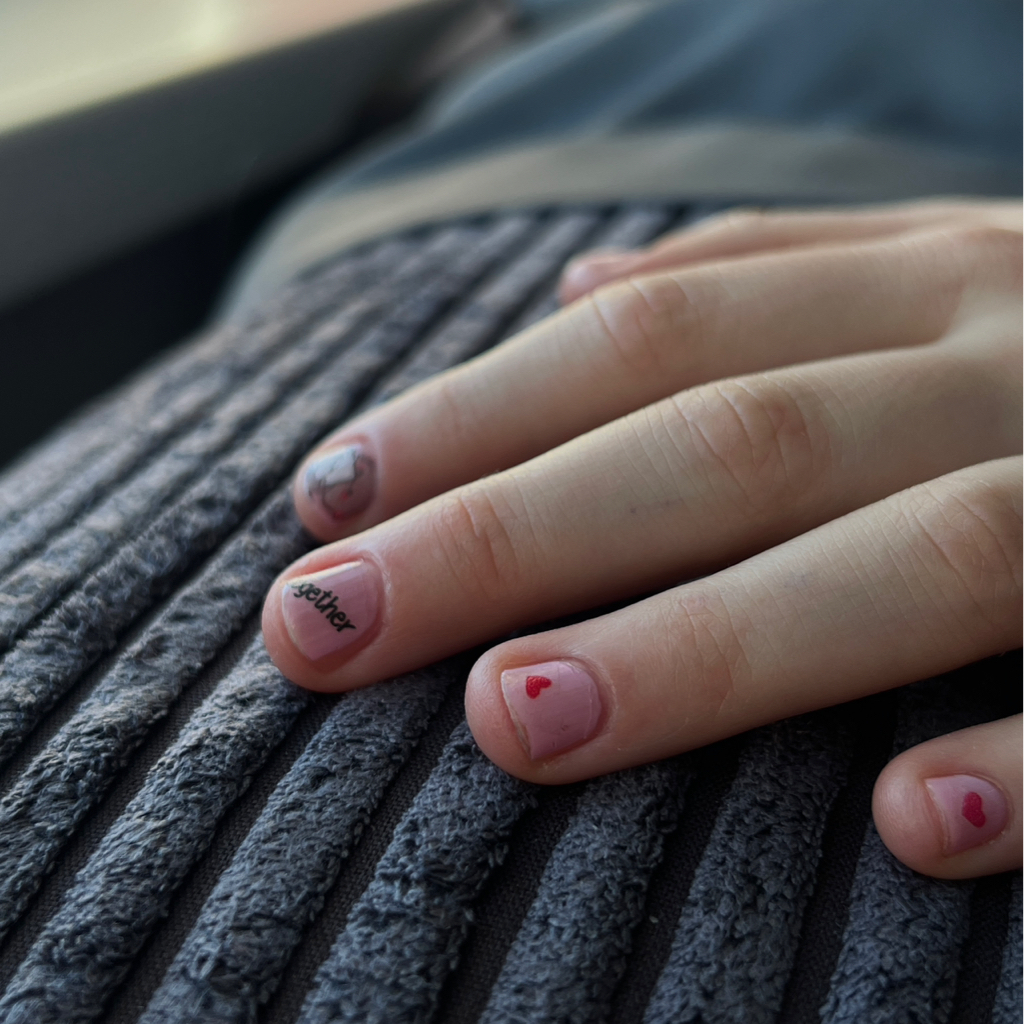 Детский маникюр