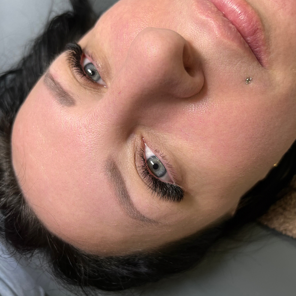 Наращивание ресниц 3D