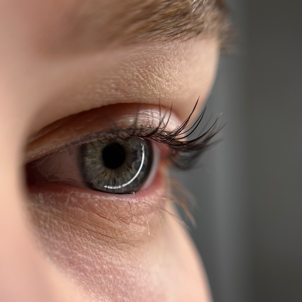 Ламинирование и ботокс ресниц (окрашивание входит в процедуру)