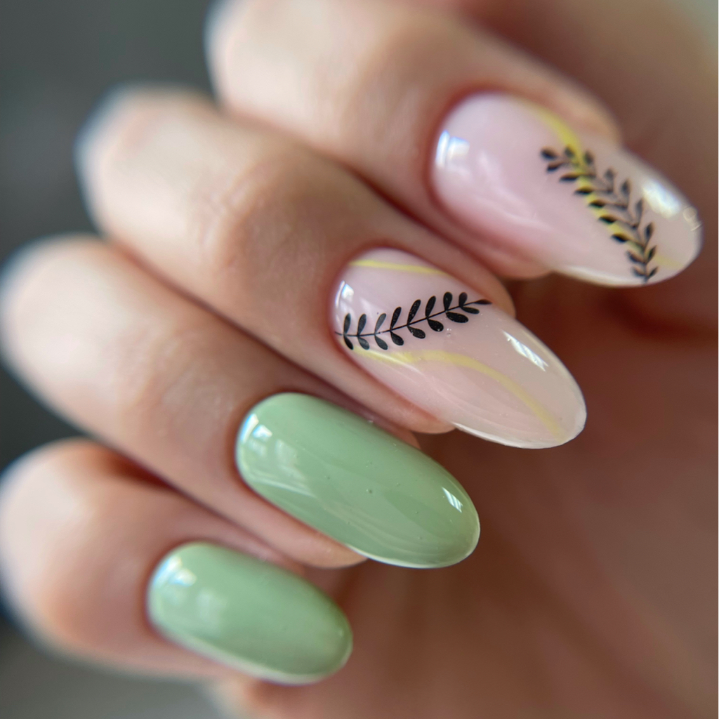 Маникюр с укреплением твердым гелем