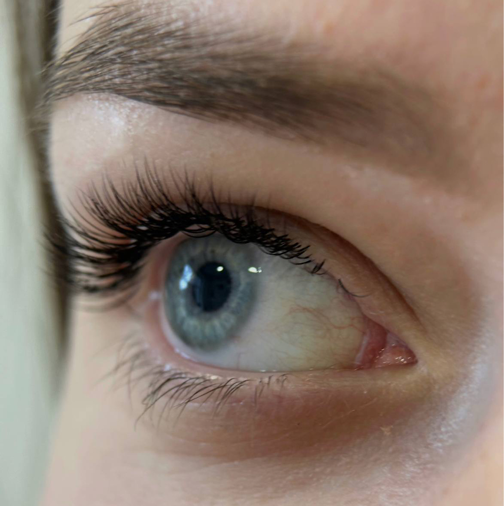 Классическое Нарашивание ресниц